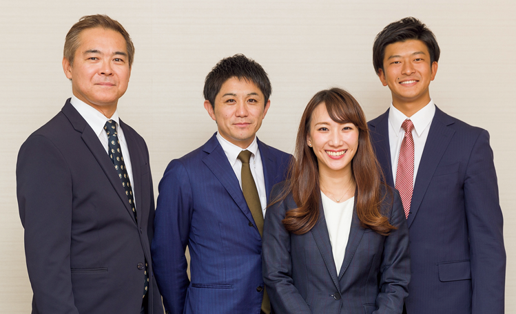 日鉄住金物産株式会社 人事部 植田裕真さん、秋田麻希さん、小竹綾華さん(左から)